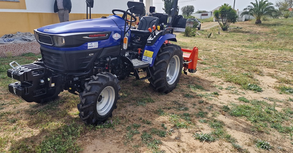 Entrega de Farmtrac FT26 e de Fresa Joper