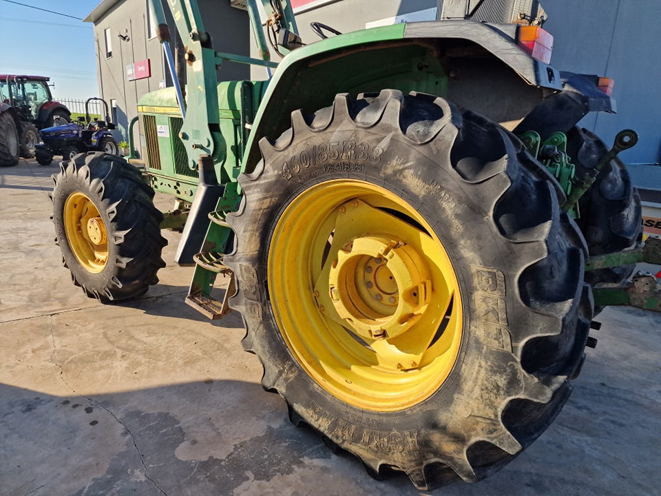 John Deere 6510 Usado (com equipamento)