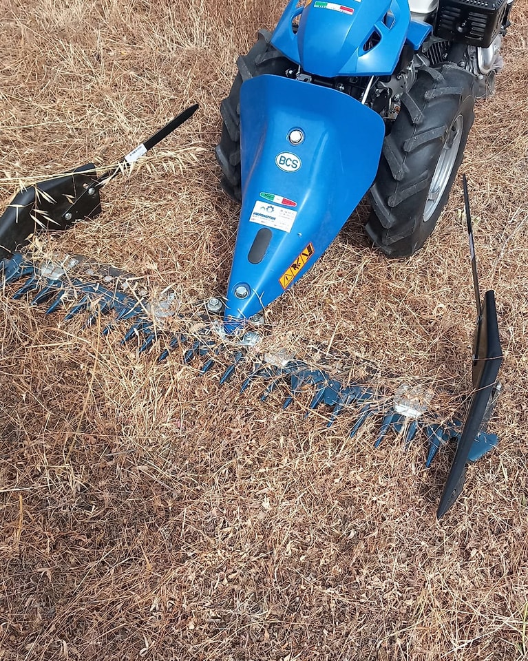 Motocultivador BCS equipado com Frente Gadanheira