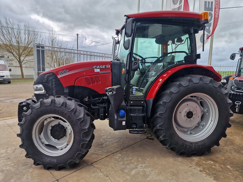Case IH Farmall 100A (alterado para olival)