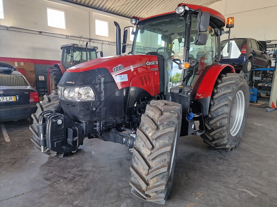 Case Farmall 100A